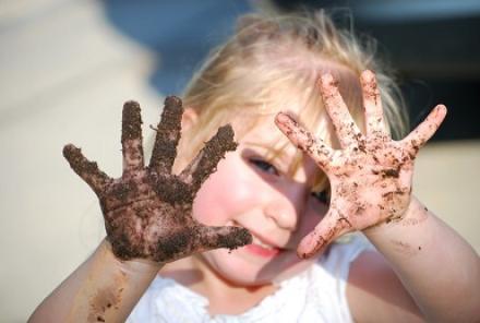 خاک،اسباب بازی مناسب کودک و بزرگسال